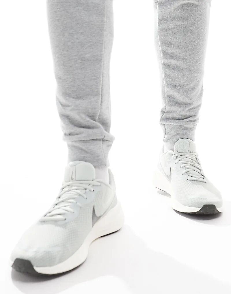 Кроссовки Revolution 7 светло-серого цвета Nike Running
Кроссовки Revolution 7 светло-серого цвета Nike Running