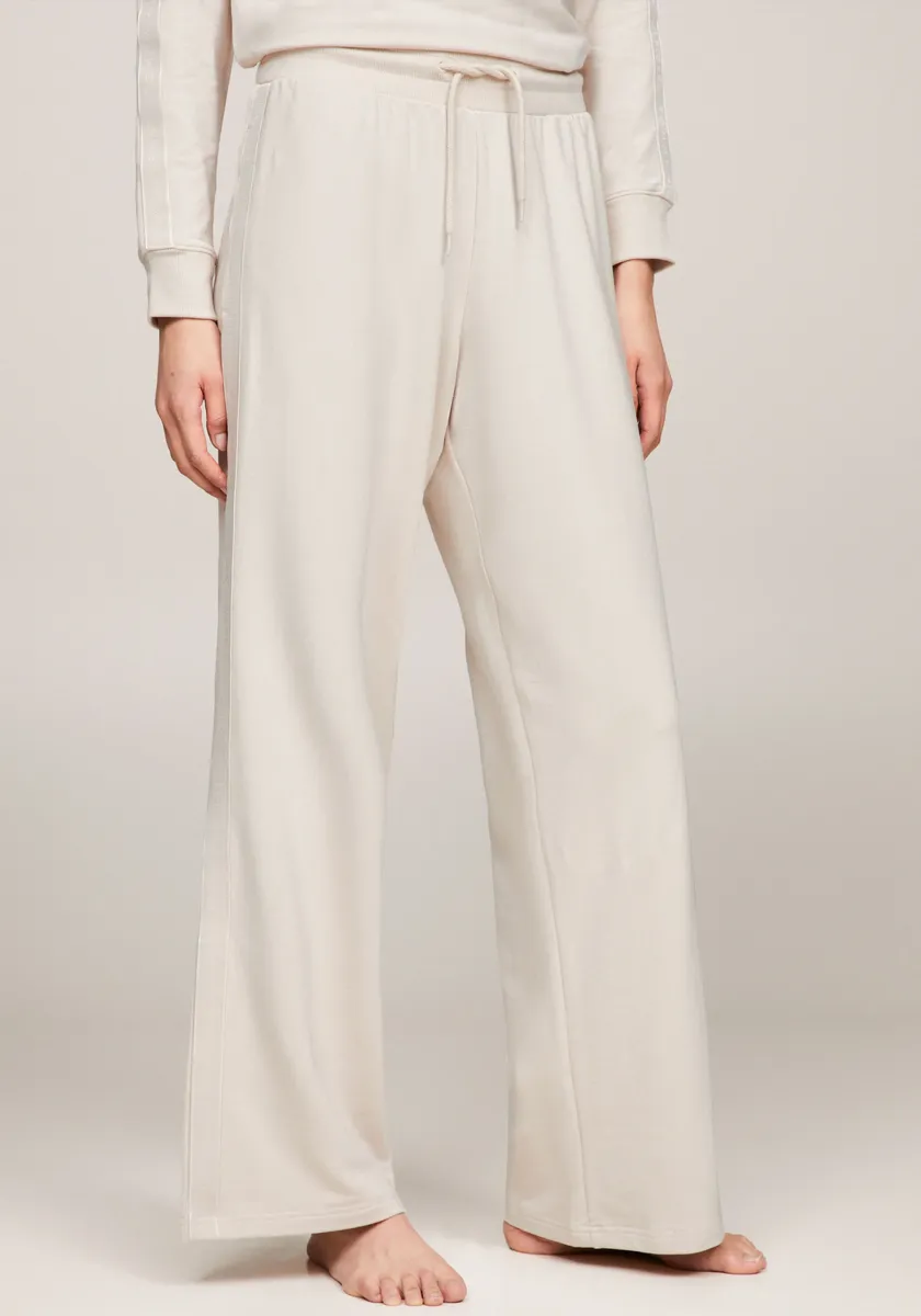 Спортивные брюки Tommy Hilfiger Underwear "MODAL PANTS" с лентой с логотипом, цвет Chasmere_Creme 
Спортивные брюки Tommy Hilfiger Underwear "MODAL PANTS" с лентой с логотипом, цвет Chasmere_Creme