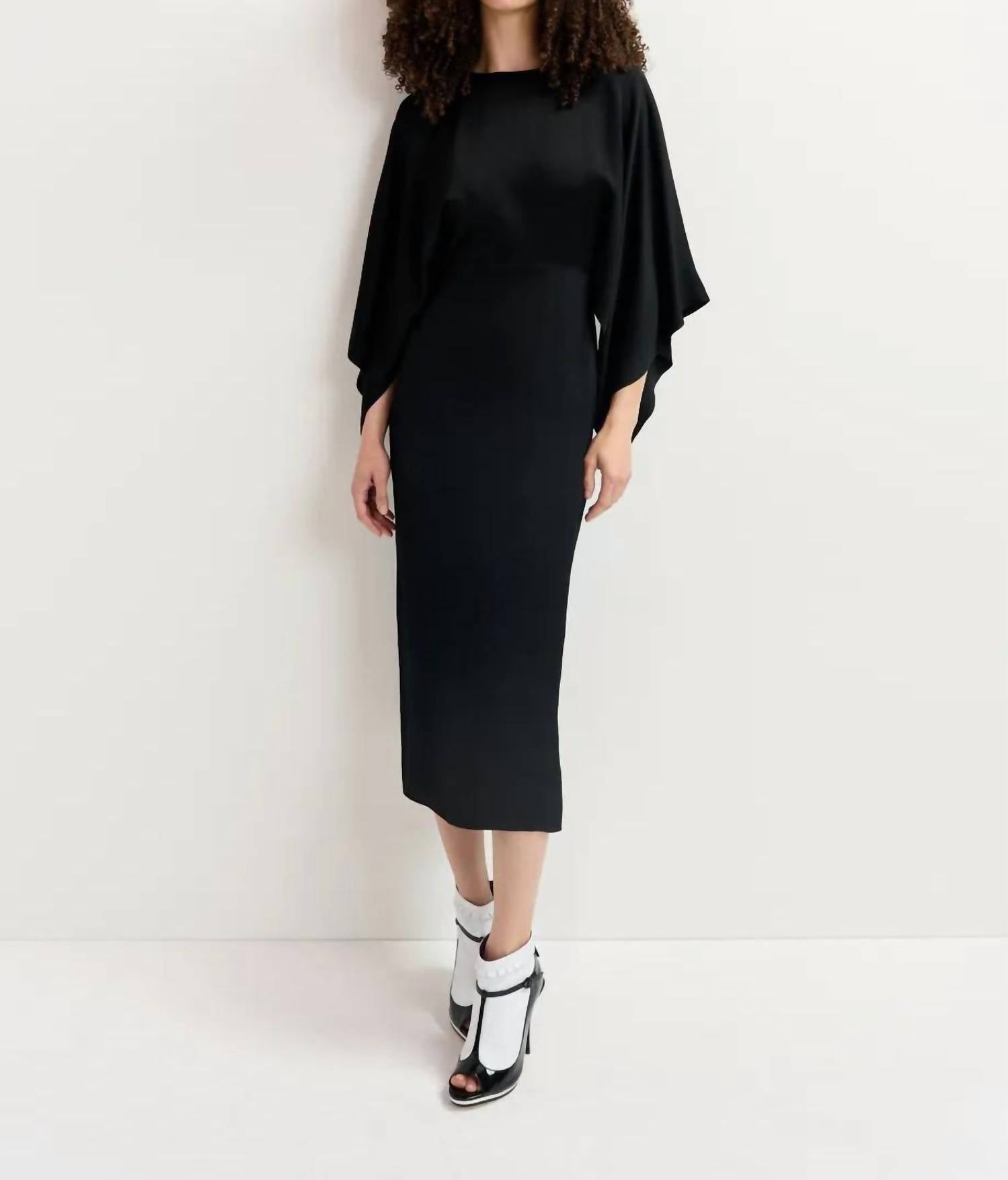 Gorpio платье миди с рукавами-кимоно в черном цвете ESSENTIEL ANTWERP
Gorpio платье миди с рукавами-кимоно в черном цвете ESSENTIEL ANTWERP