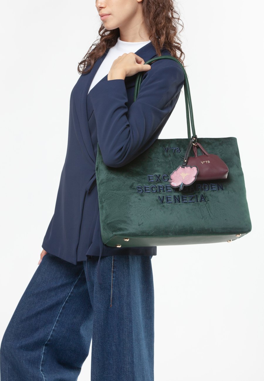 Сумка-шоппер V73 SHOPPING SECRET GARDEN, Verde/Green
Сумка-шоппер V73 SHOPPING SECRET GARDEN, Verde/Green