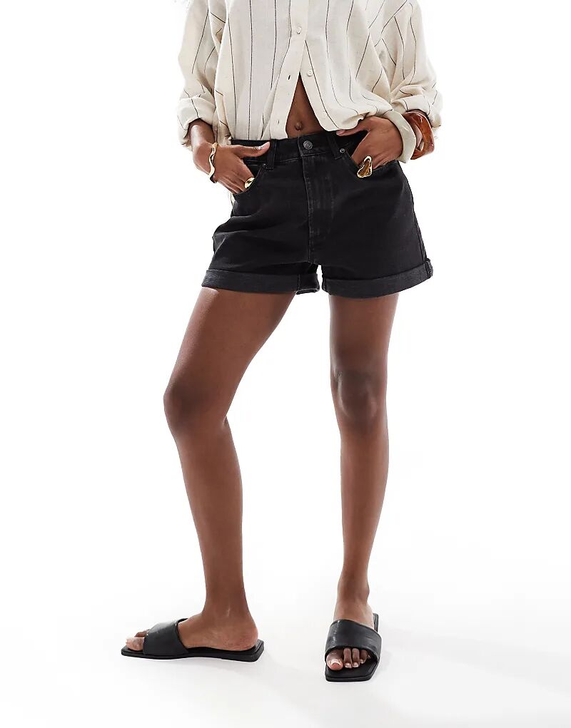 Джинсовые шорты в стиле mom ASOS DESIGN, комфортные, черного цвета
Джинсовые шорты в стиле mom ASOS DESIGN, комфортные, черного цвета