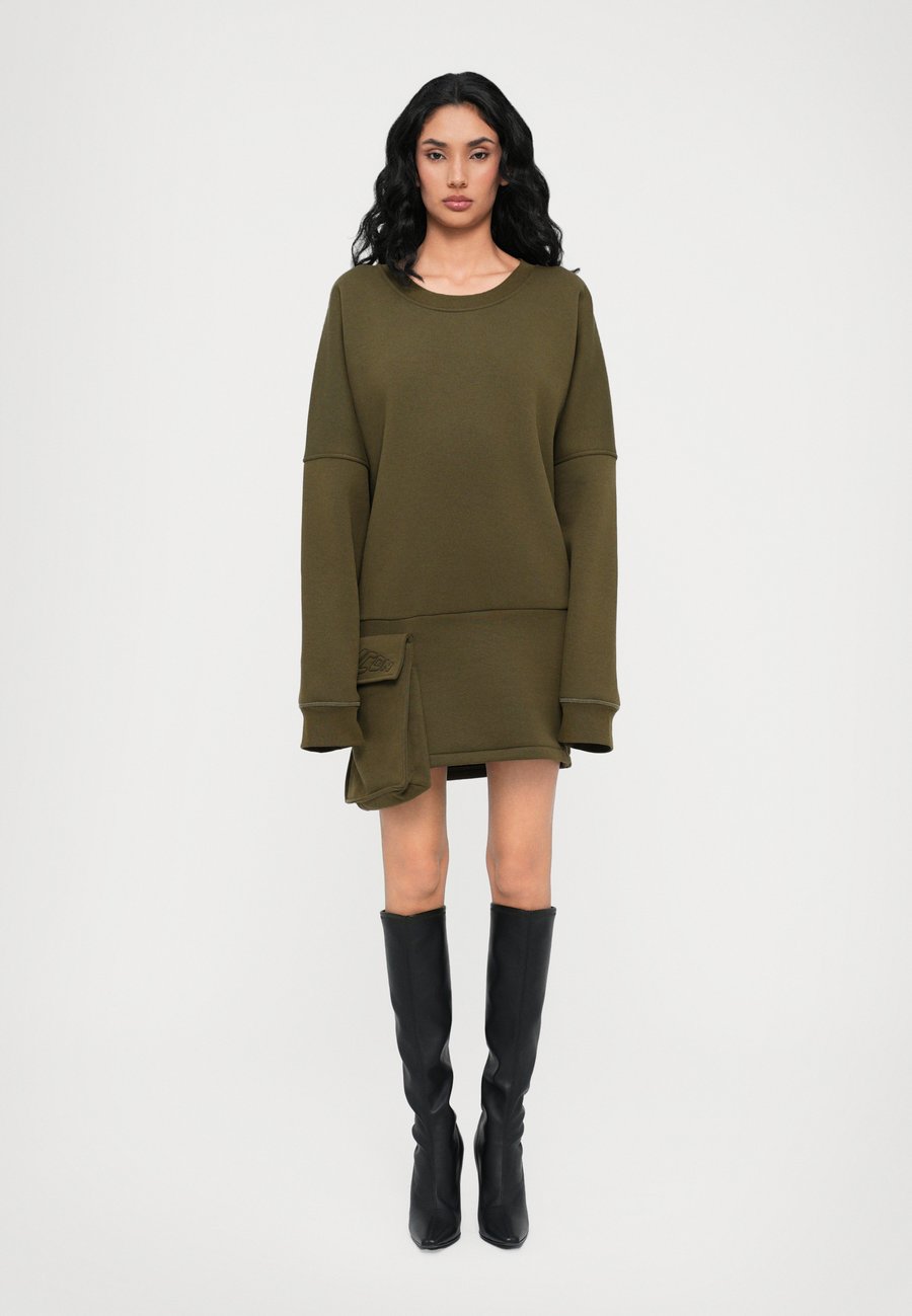 Платье DSQUARED2 ICON DRESS, Military Green/Dark Green
Платье DSQUARED2 ICON DRESS, Military Green/Dark Green