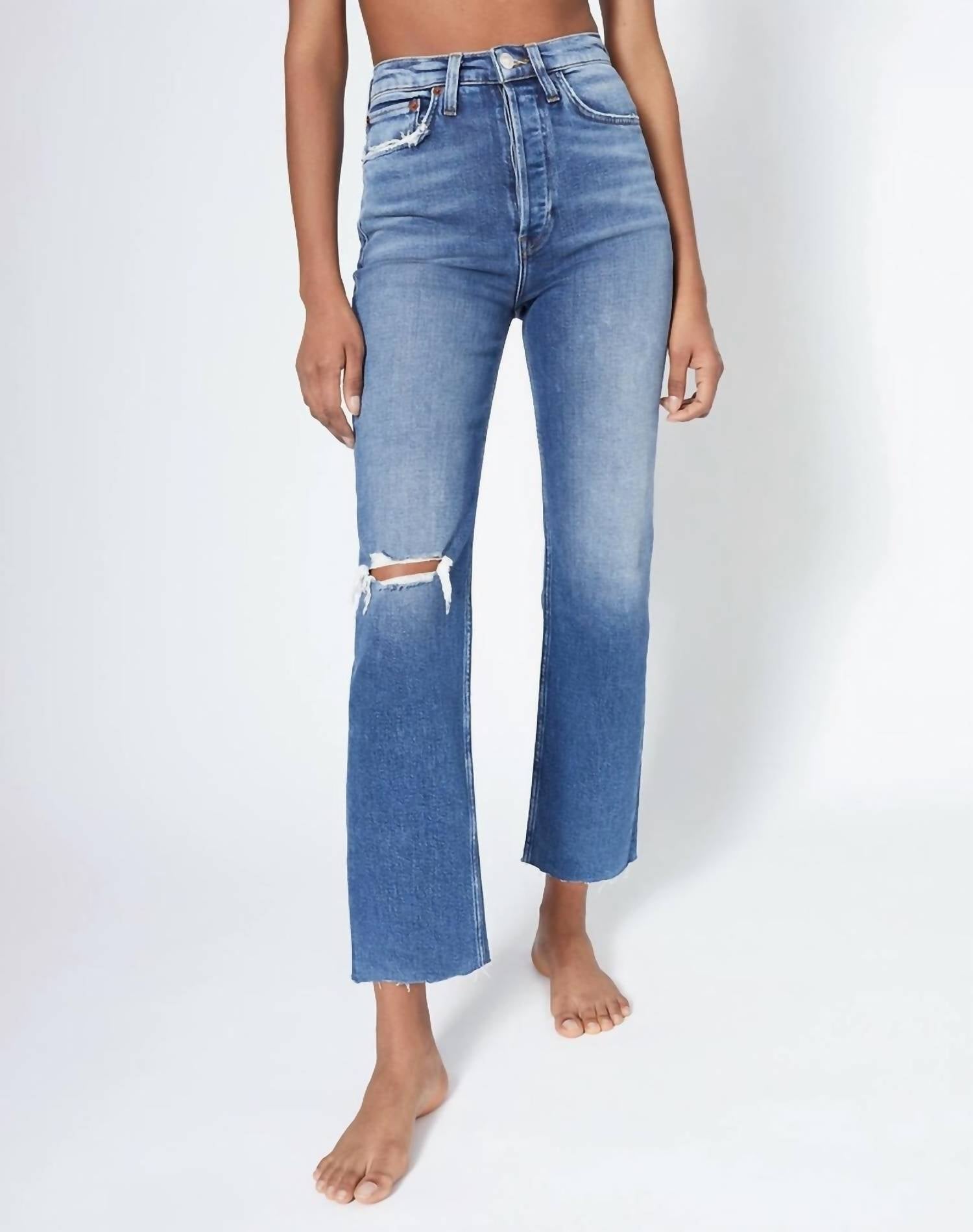 Ультравысокие джинсы-трубы в винтажном индиго с эффектом разрушения REDONE
Ультравысокие джинсы-трубы в винтажном индиго с эффектом разрушения REDONE