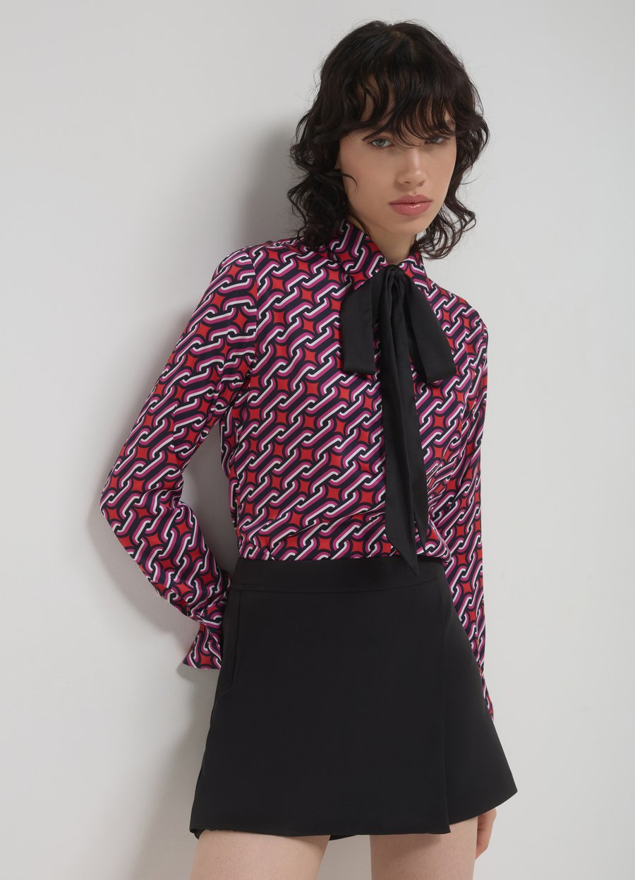 Блуза Calliope AVEC CRAVATE, Une Variante/Mottled Red
Блуза Calliope AVEC CRAVATE, Une Variante/Mottled Red