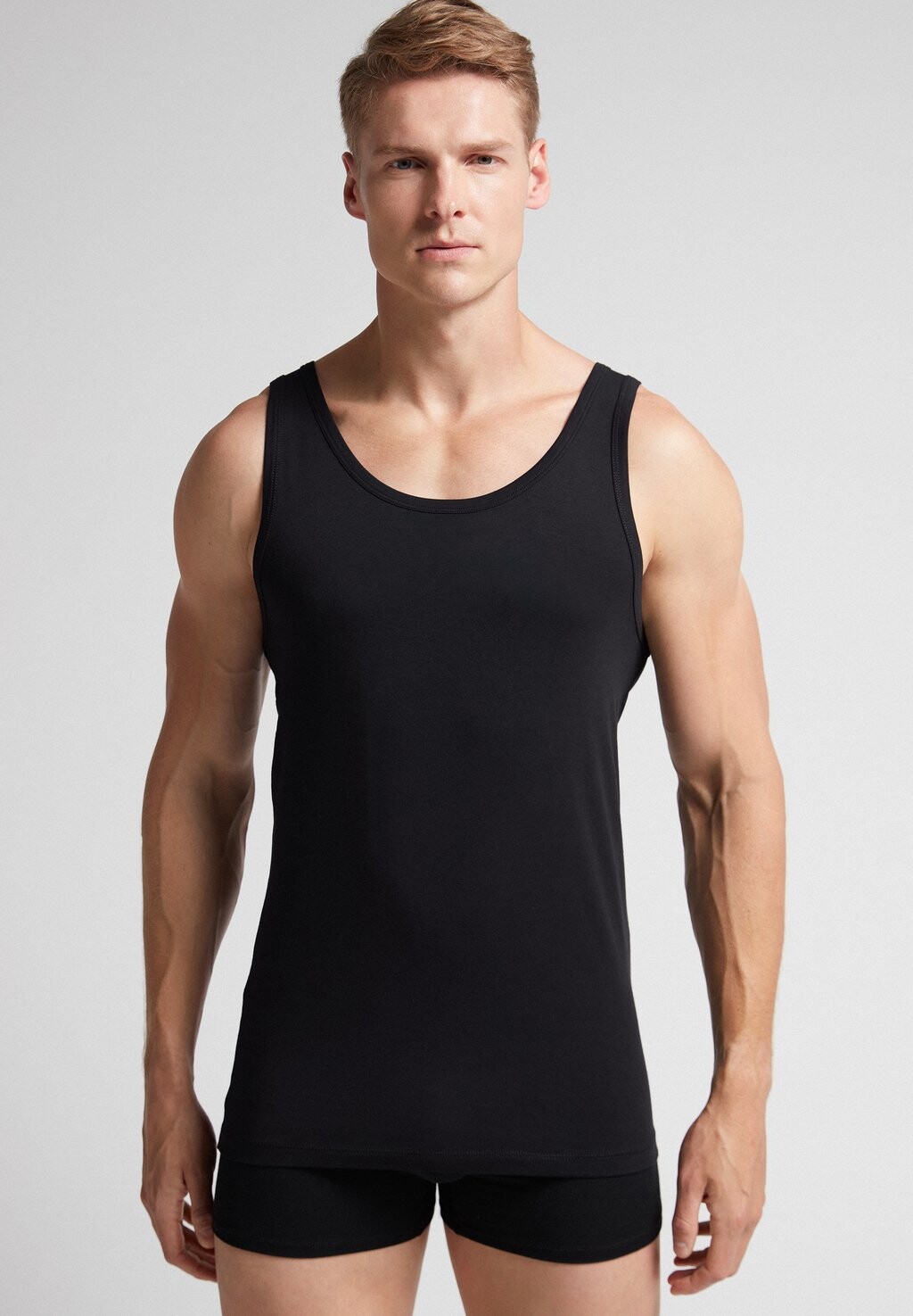 Базовый слой ROUND-NECK SLEEVELESS Intimissimi, черный
Базовый слой ROUND-NECK SLEEVELESS Intimissimi, черный