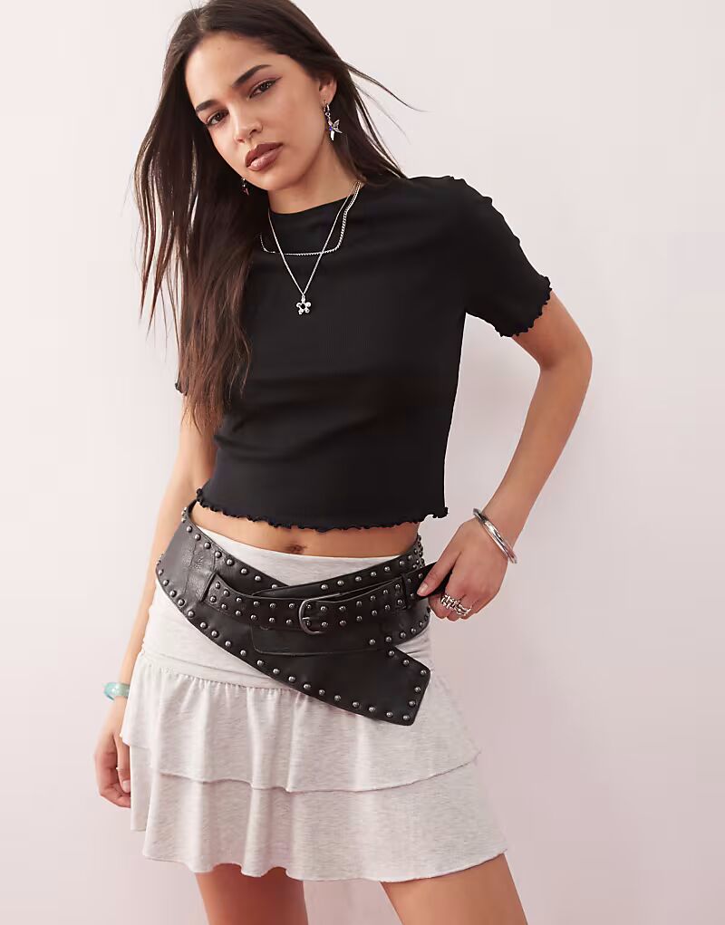 Футболка COLLUSION с ребристым краем и салатовым узором черного цвета
Футболка COLLUSION с ребристым краем и салатовым узором черного цвета