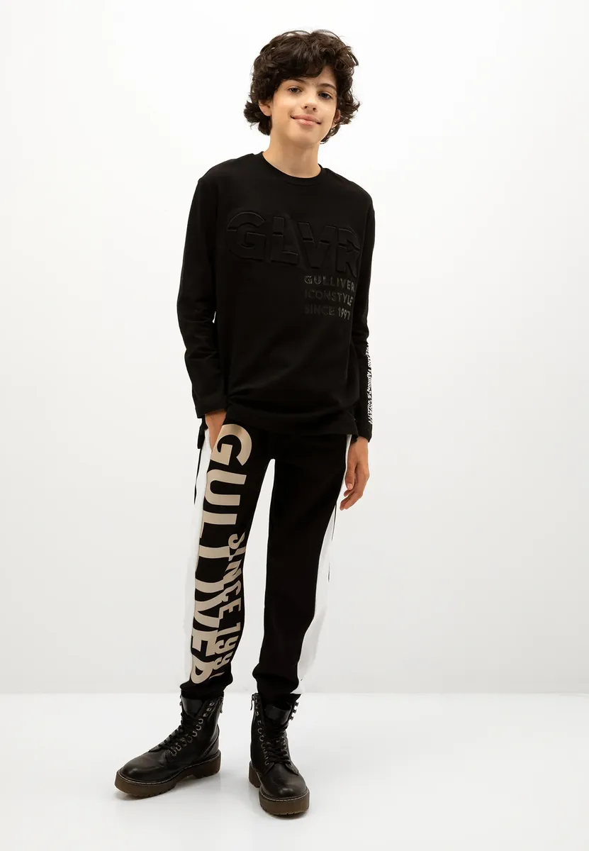 Спортивные брюки Gulliver с контрастными принтами, черный
Спортивные брюки Gulliver с контрастными принтами, черный