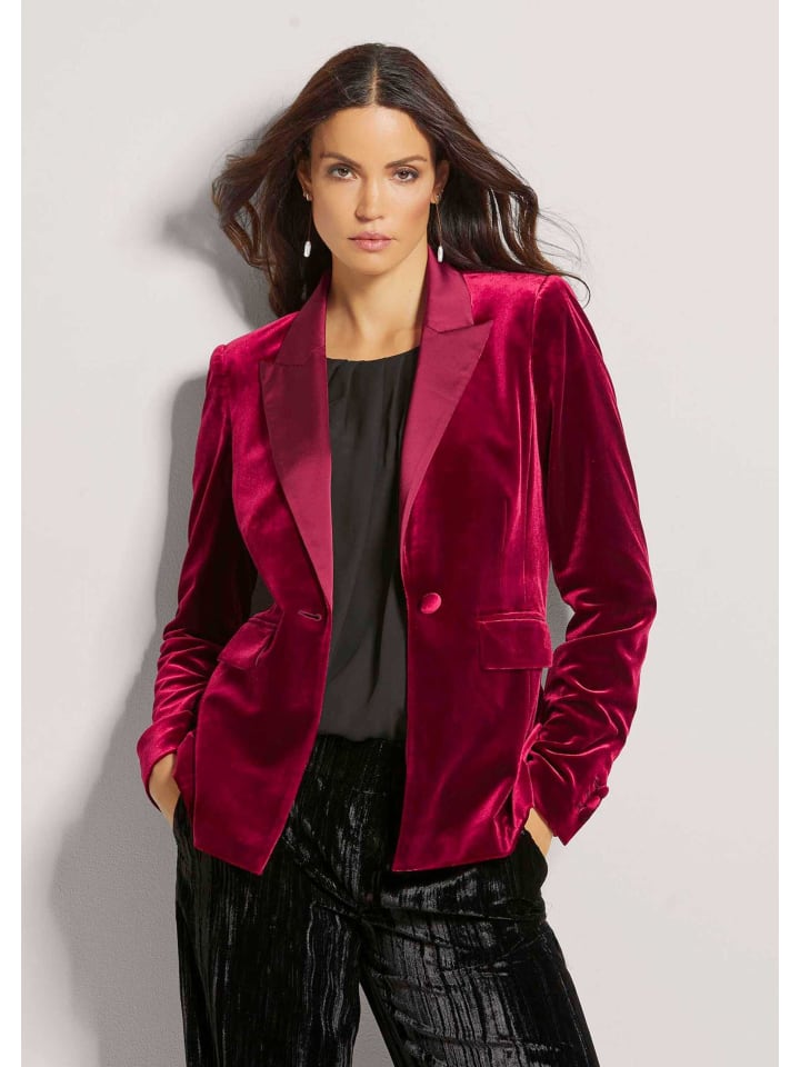 MADELEINE Бархатный блейзер с отложным воротником рубиново-красного цвета
MADELEINE Бархатный блейзер с отложным воротником рубиново-красного цвета