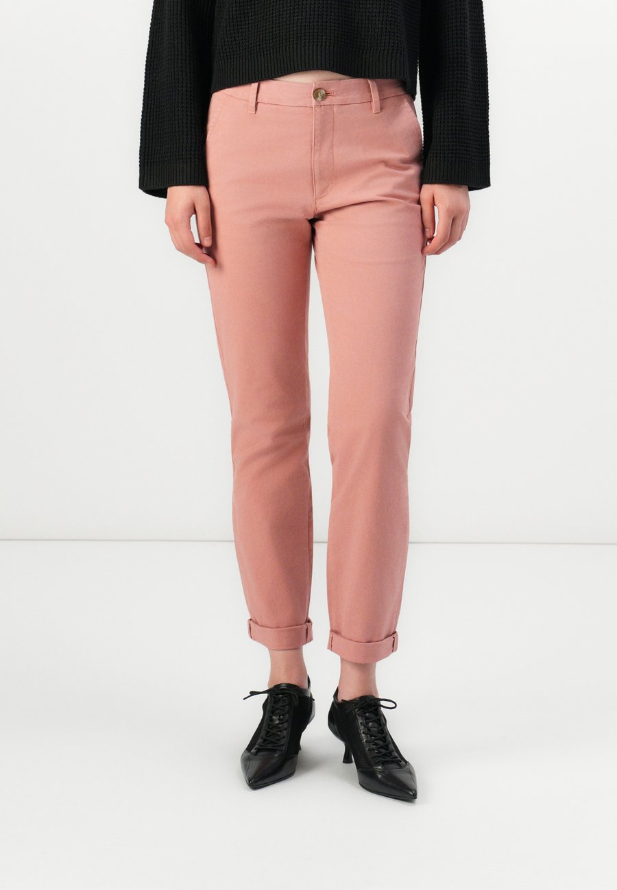 Брюки DOCKERS WEEKEND CHINO SLIM ANKLE, Old Rose/Light Pink
Брюки DOCKERS WEEKEND CHINO SLIM ANKLE, Old Rose/Light Pink