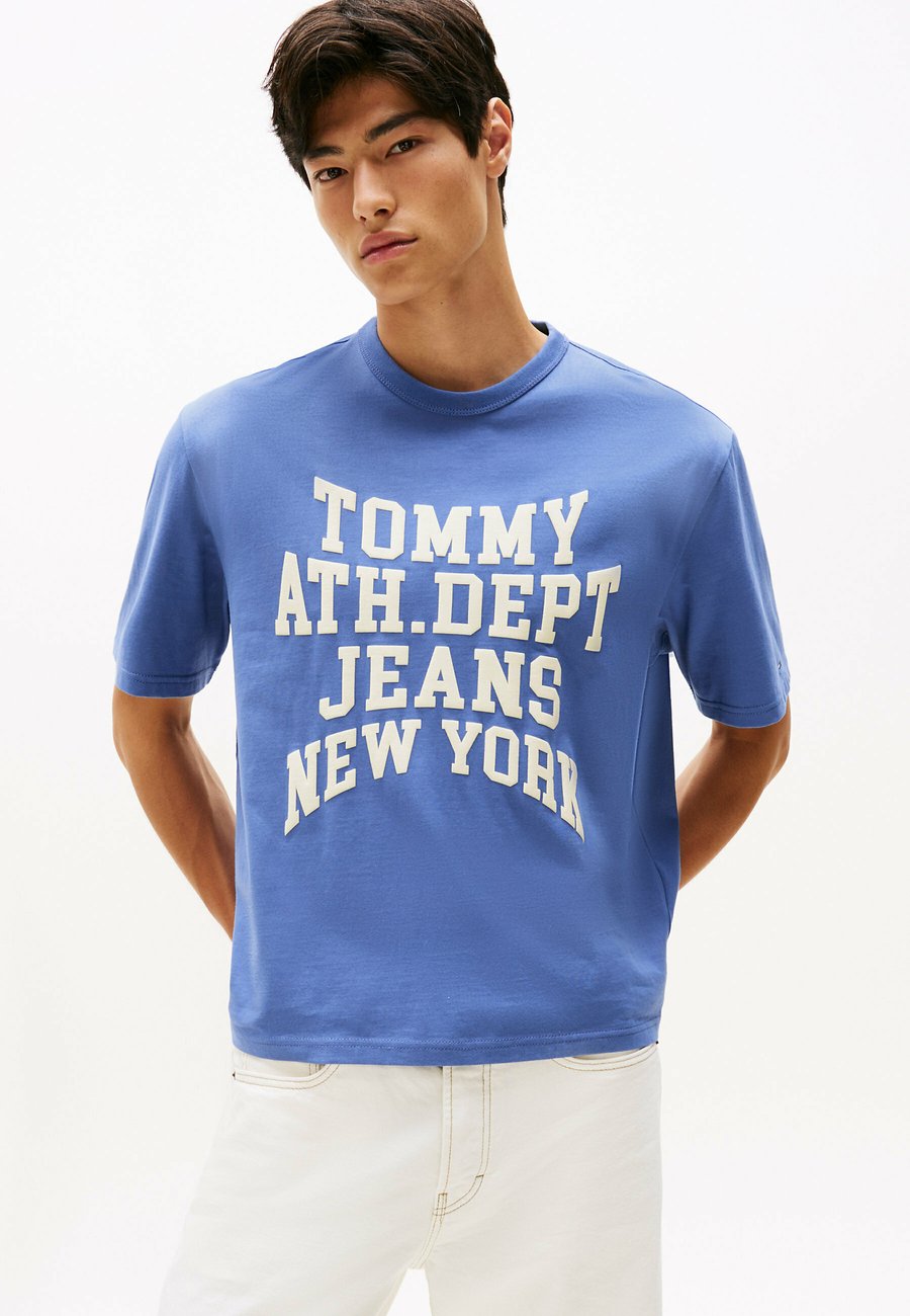 Футболка Tommy Jeans 90S CREW NECK, Soft Sapphire/Purple, Фиолетовый, Футболка Tommy Jeans 90S CREW NECK, Soft Sapphire/Purple
Футболка Tommy Jeans 90S CREW NECK, Soft Sapphire/Purple, Фиолетовый, Футболка Tommy Jeans 90S CREW NECK, Soft Sapphire/Purple