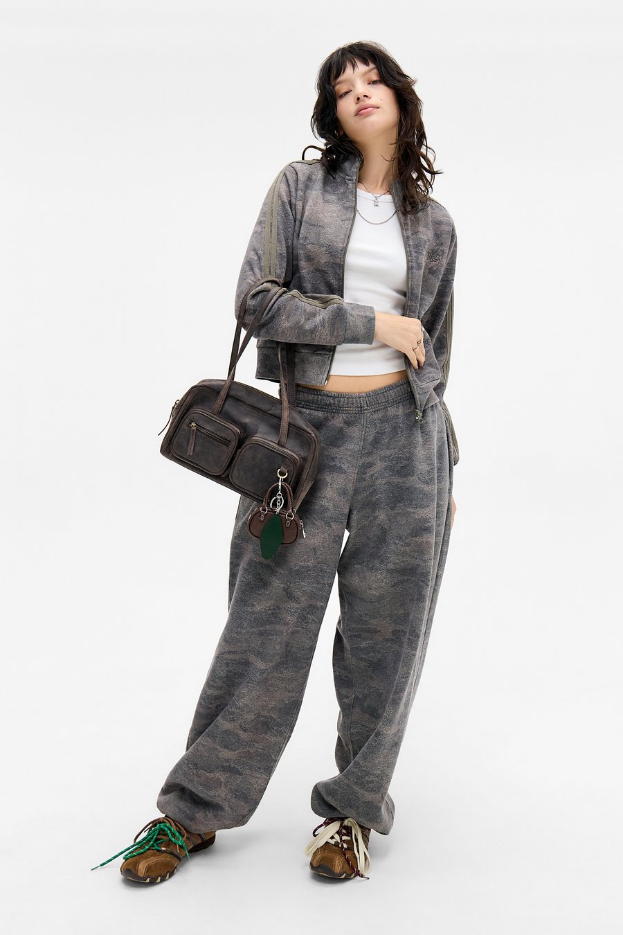 Толстовка BDG Urban Outfitters TAPESTRY CAMO, Khaki
Толстовка BDG Urban Outfitters TAPESTRY CAMO, Khaki