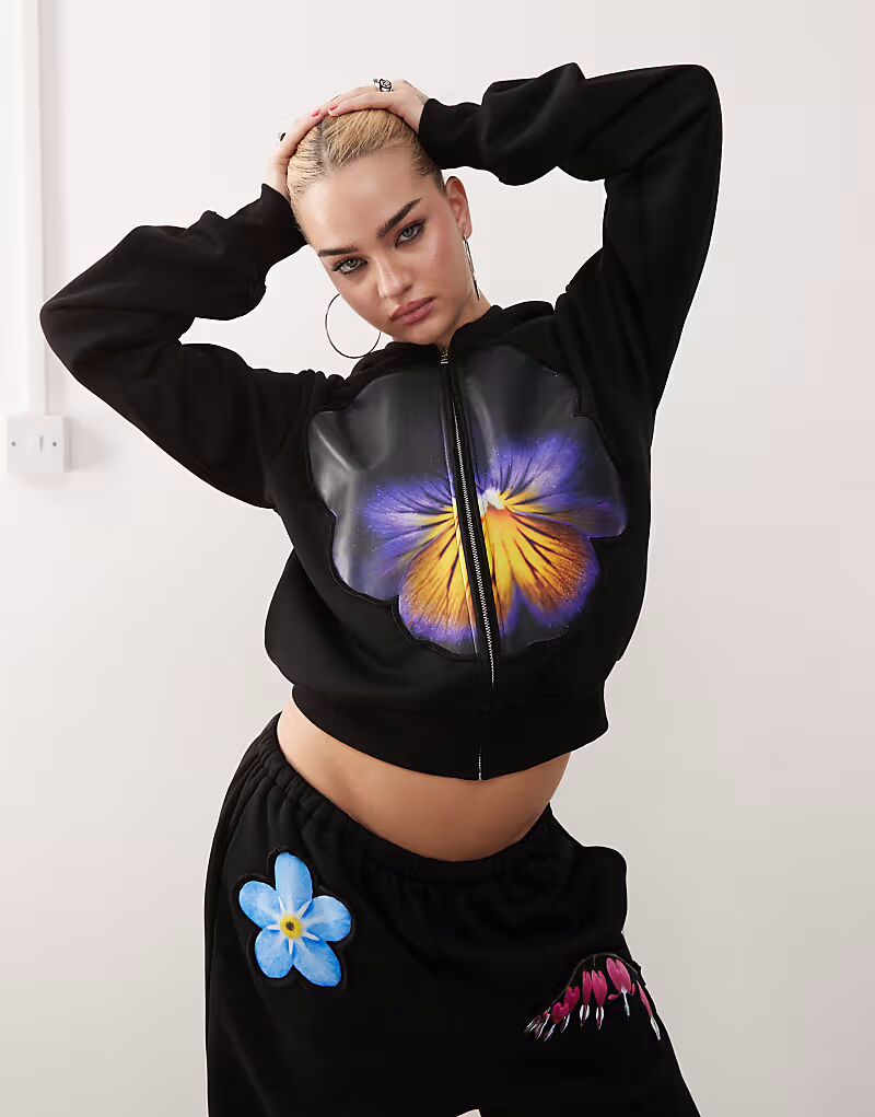 Толстовка Tyler McGillivary с цветочным принтом и цветочным принтом, черная - часть комплекта
Толстовка Tyler McGillivary с цветочным принтом и цветочным принтом, черная - часть комплекта