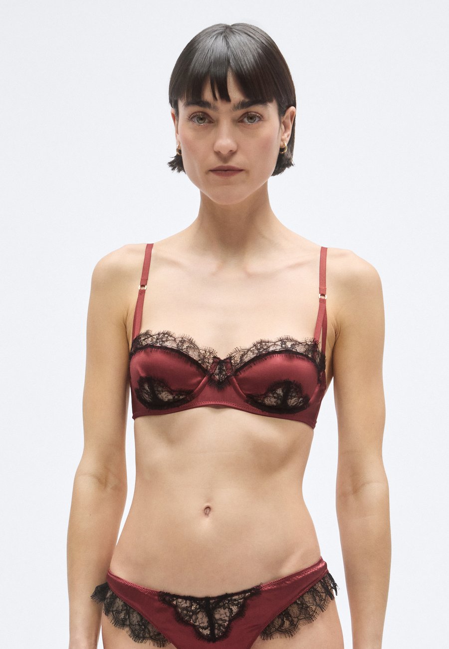 Бюстгальтер KIKI DE MONTPARNASSE BRA, Dark Red
Бюстгальтер KIKI DE MONTPARNASSE BRA, Dark Red