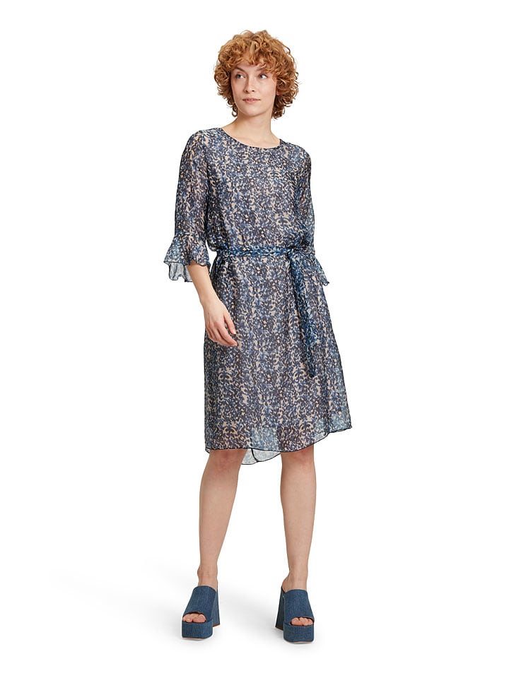 Платье до колена CARTOON, темно-синий
Платье до колена CARTOON, темно-синий