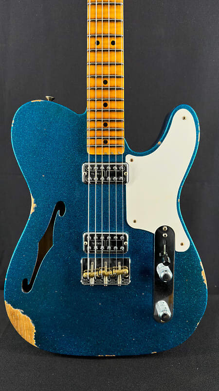 Электрогитара Fender Custom Shop LTD Edition Caballo Tono Ligero Relic in Aged Blue Sparkle
Электрогитара Fender Custom Shop LTD Edition Caballo Tono Ligero Relic in Aged Blue Sparkle
