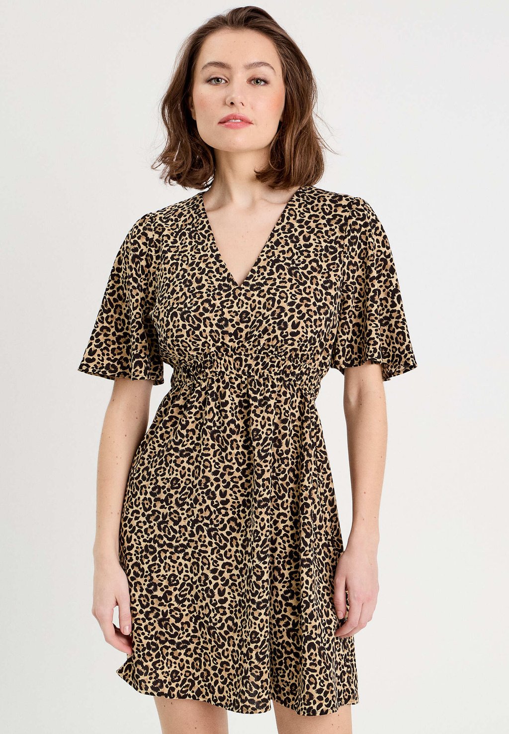 Повседневное платье KURZARM Cache Cache, бежевый
Повседневное платье KURZARM Cache Cache, бежевый