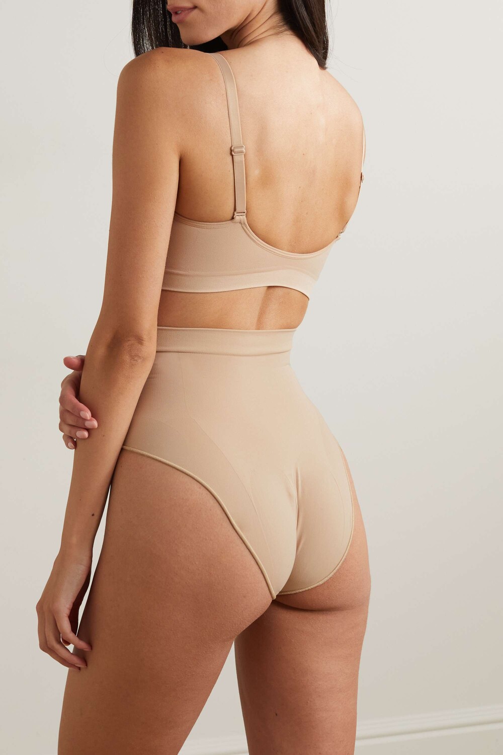 SKIMS Бесшовный бюстгальтер без косточек Sculpt - Mica, бежевый
SKIMS Бесшовный бюстгальтер без косточек Sculpt - Mica, бежевый