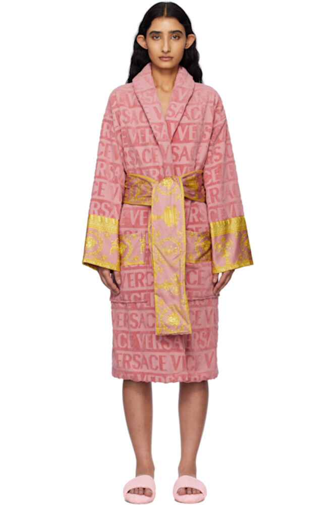 Розовый халат «I Heart Baroque» Versace Underwear
Розовый халат «I Heart Baroque» Versace Underwear