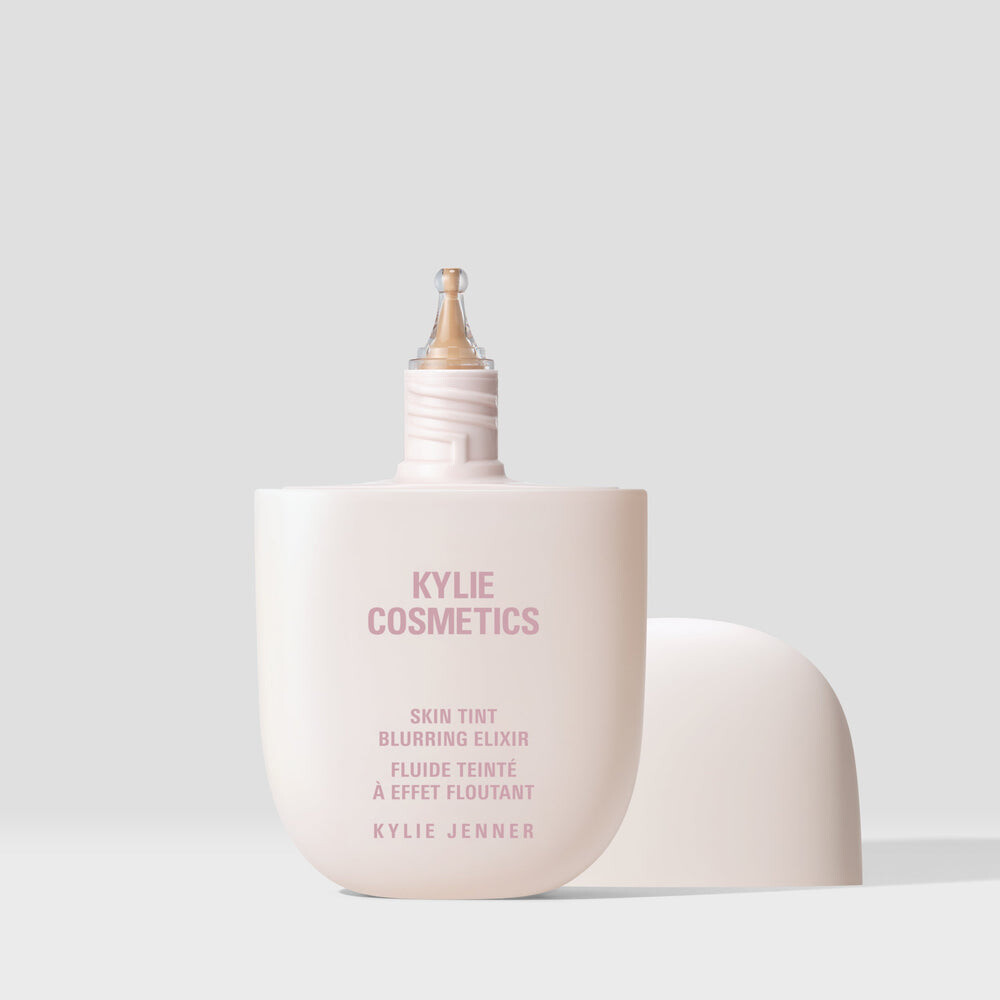 Эликсир для размытия тона кожи Kylie Cosmetics Skin Tint Blurring Elixir, medium with neutral, subtle olive undertones/5N
Эликсир для размытия тона кожи Kylie Cosmetics Skin Tint Blurring Elixir, medium with neutral, subtle olive undertones/5N