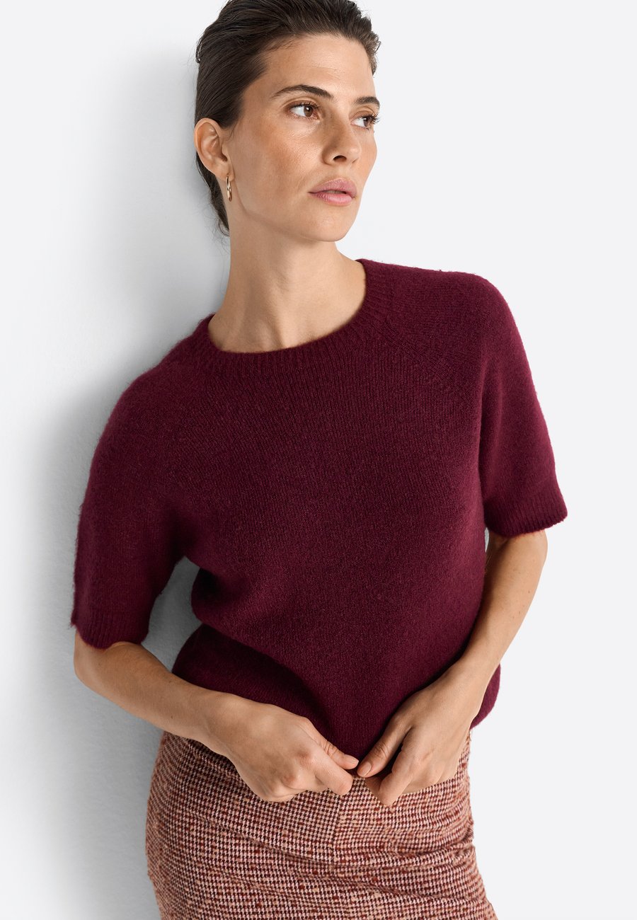 Футболка Rich & Royal Basic T-shirt, Ruby Glow/Bordeaux, Красный, Футболка Rich & Royal Basic T-shirt, Ruby Glow/Bordeaux
Футболка Rich & Royal Basic T-shirt, Ruby Glow/Bordeaux, Красный, Футболка Rich & Royal Basic T-shirt, Ruby Glow/Bordeaux