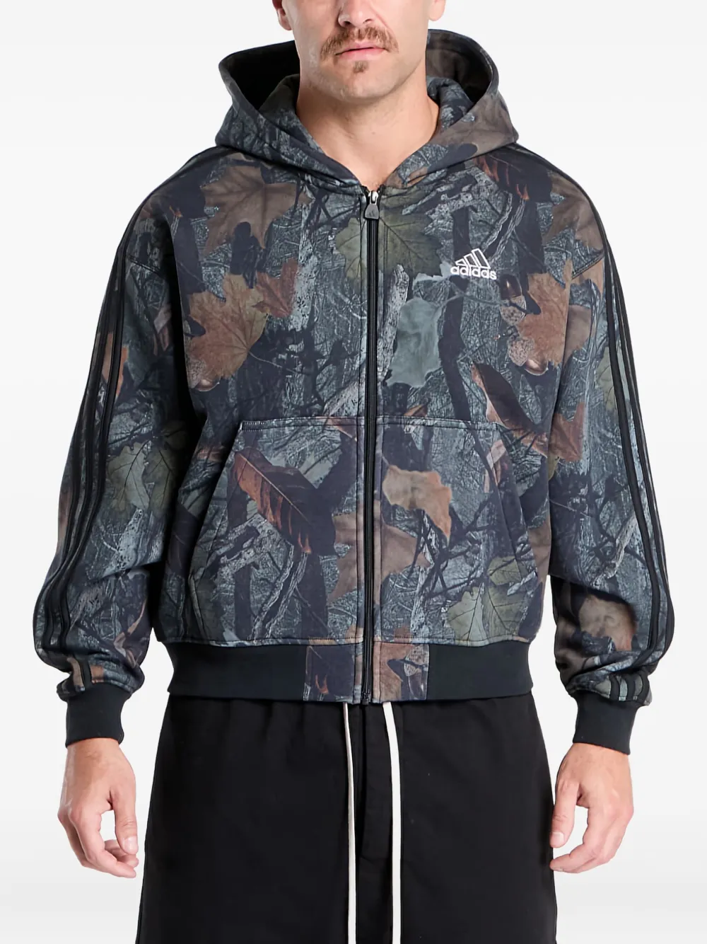 Камуфляжная куртка с капюшоном Adidas, черный
Камуфляжная куртка с капюшоном Adidas, черный