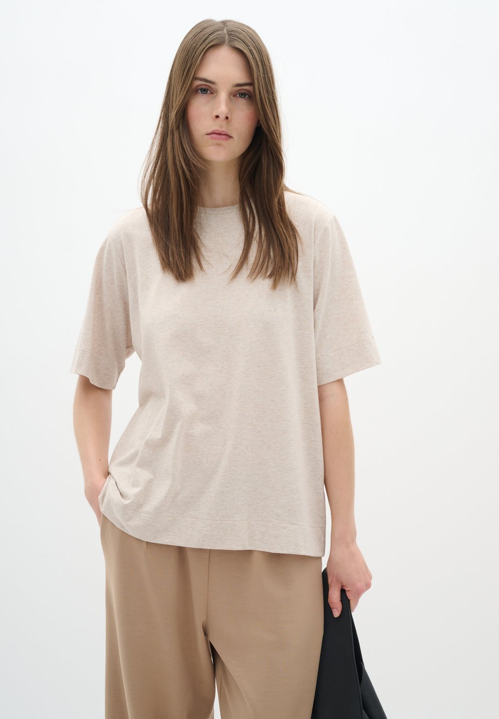 Базовая футболка UTAIW BASE BOXY InWear, бежевый
Базовая футболка UTAIW BASE BOXY InWear, бежевый