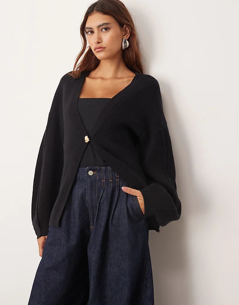 Кардиган ARRANGE с приталенной талией и овальными рукавами черного цвета
Кардиган ARRANGE с приталенной талией и овальными рукавами черного цвета