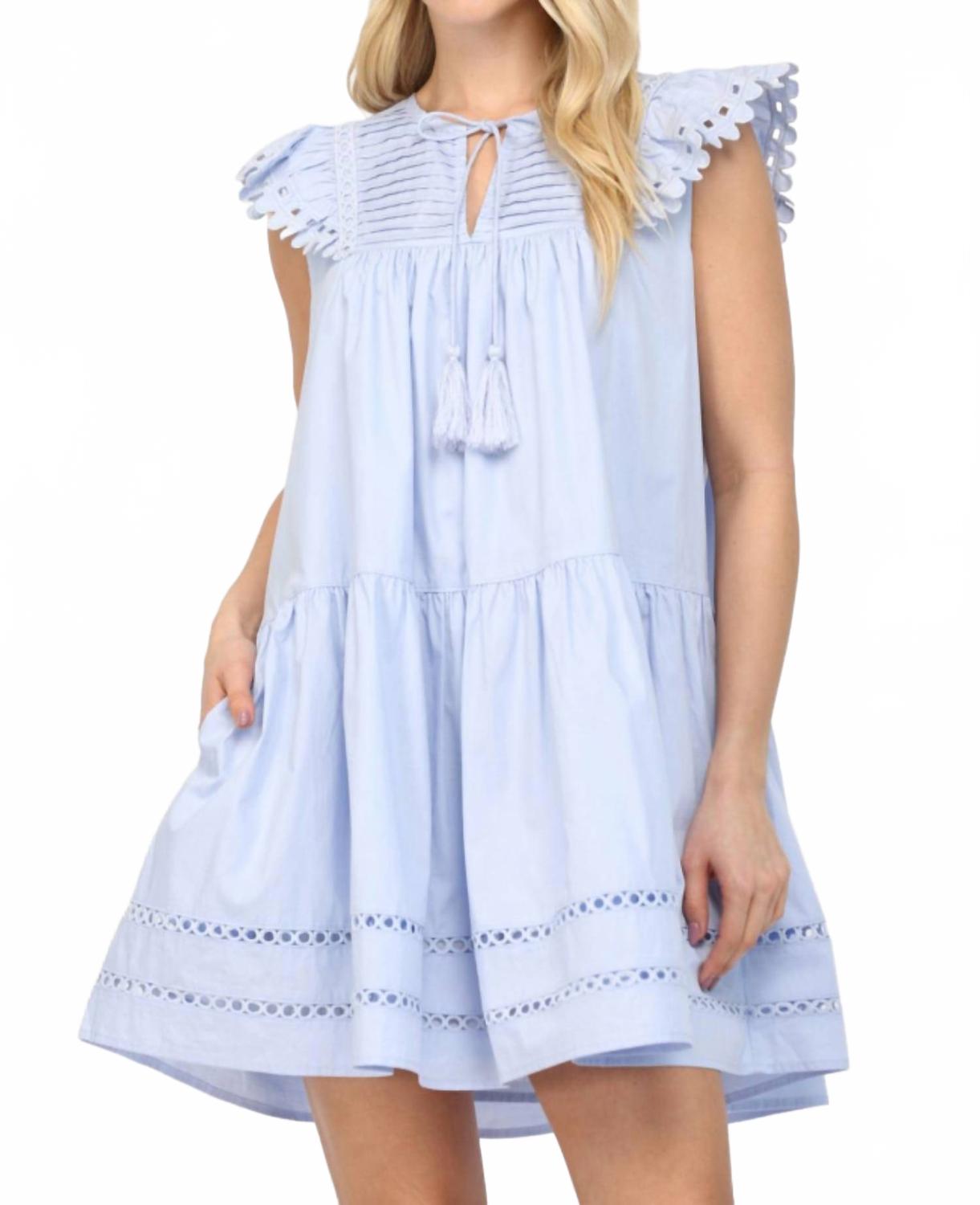 Голубое мини-платье с ажурными деталями и кисточками FATE
Голубое мини-платье с ажурными деталями и кисточками FATE