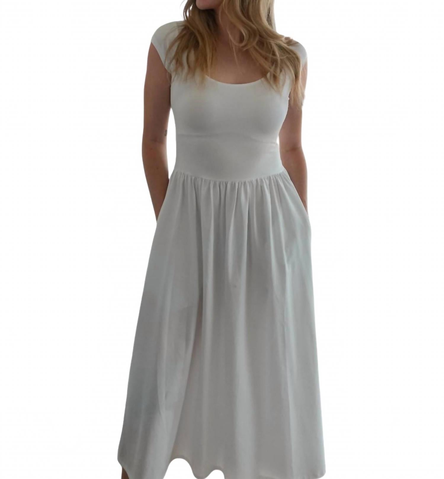 Платье La Dolce Vita Midi в белом цвете OLIVACEOUS
Платье La Dolce Vita Midi в белом цвете OLIVACEOUS