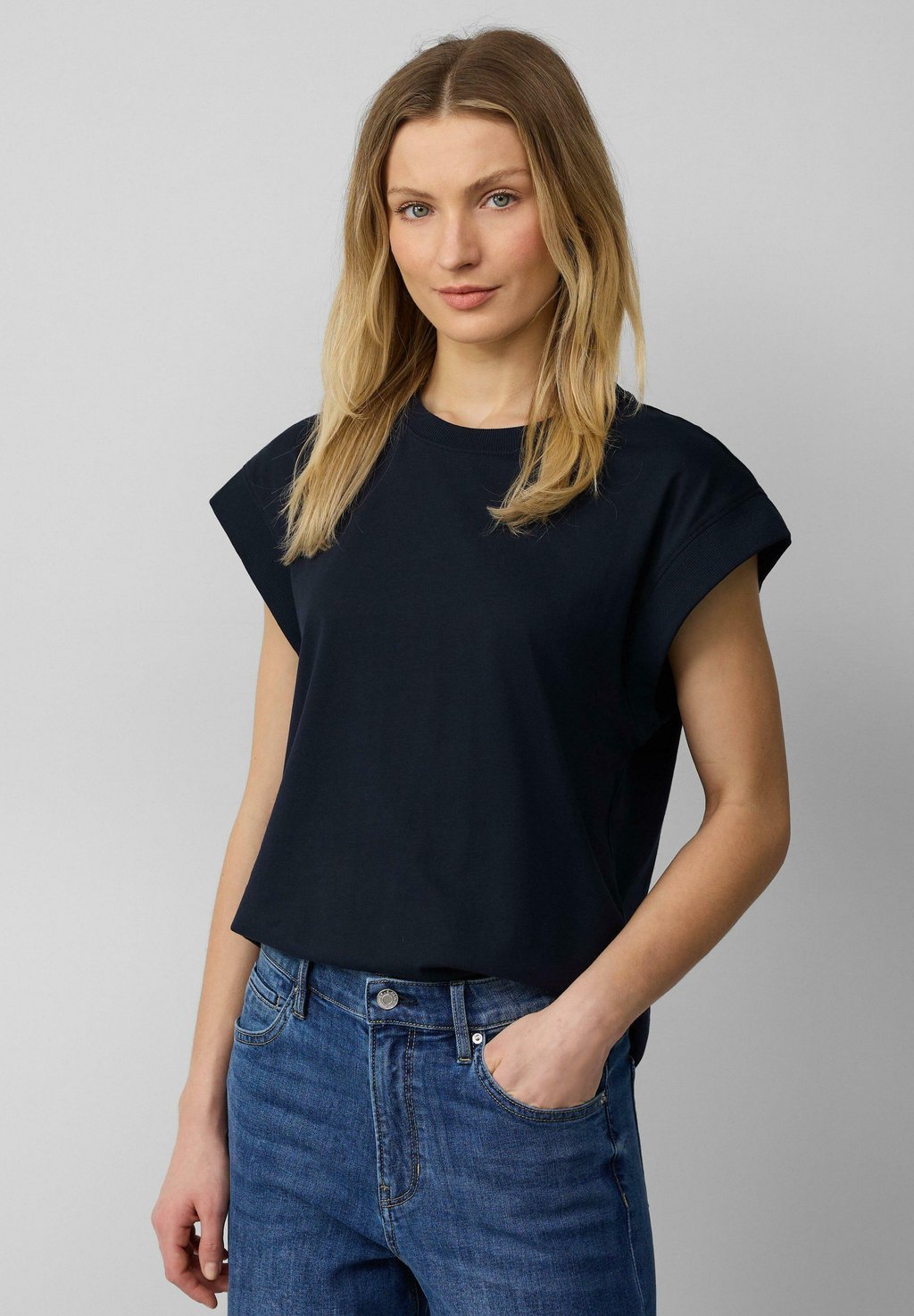 Базовая футболка RELAXED FIT MIT ÜBERSCHNITTENEN SCHULTERN s.Oliver, черный
Базовая футболка RELAXED FIT MIT ÜBERSCHNITTENEN SCHULTERN s.Oliver, черный