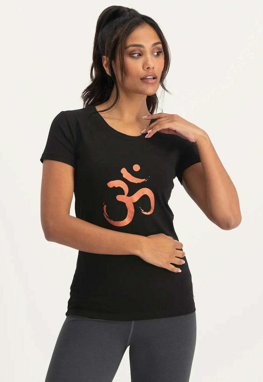 Футболка Urban Goddess OM CORE YOGA TEE, Onyx Black/Black
Футболка Urban Goddess OM CORE YOGA TEE, Onyx Black/Black