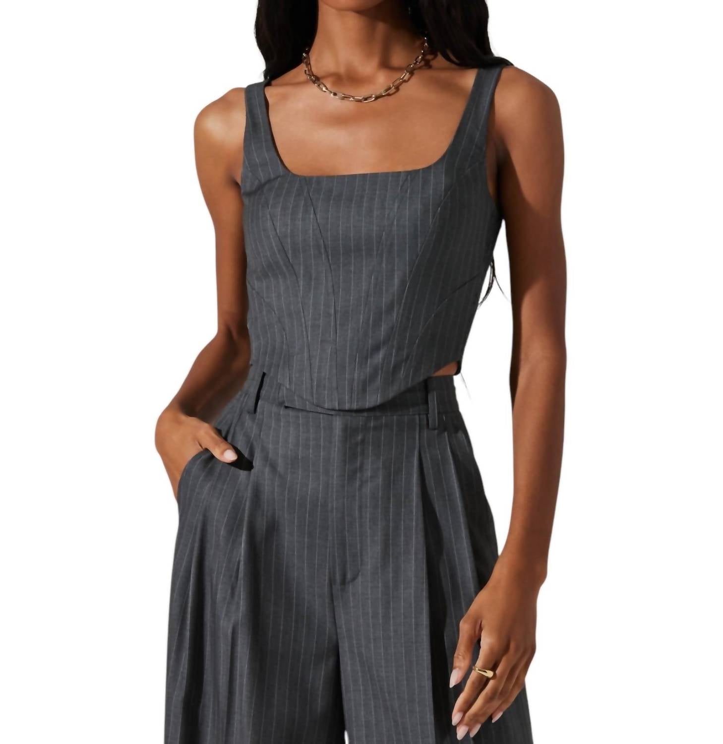 Корсетный топ Nivia серого цвета ASTR
Корсетный топ Nivia серого цвета ASTR