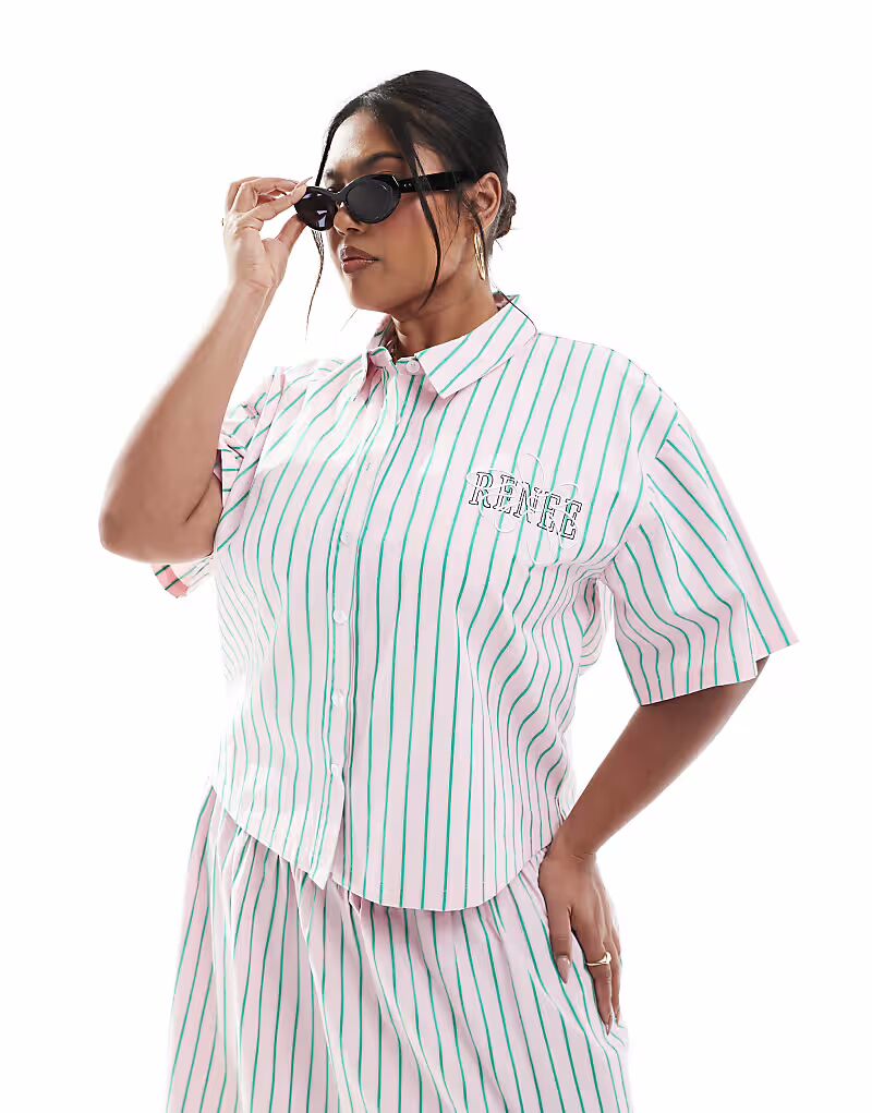 Эксклюзивная укороченная рубашка на пуговицах Renee Studio Plus в розово-зеленую полоску
Эксклюзивная укороченная рубашка на пуговицах Renee Studio Plus в розово-зеленую полоску