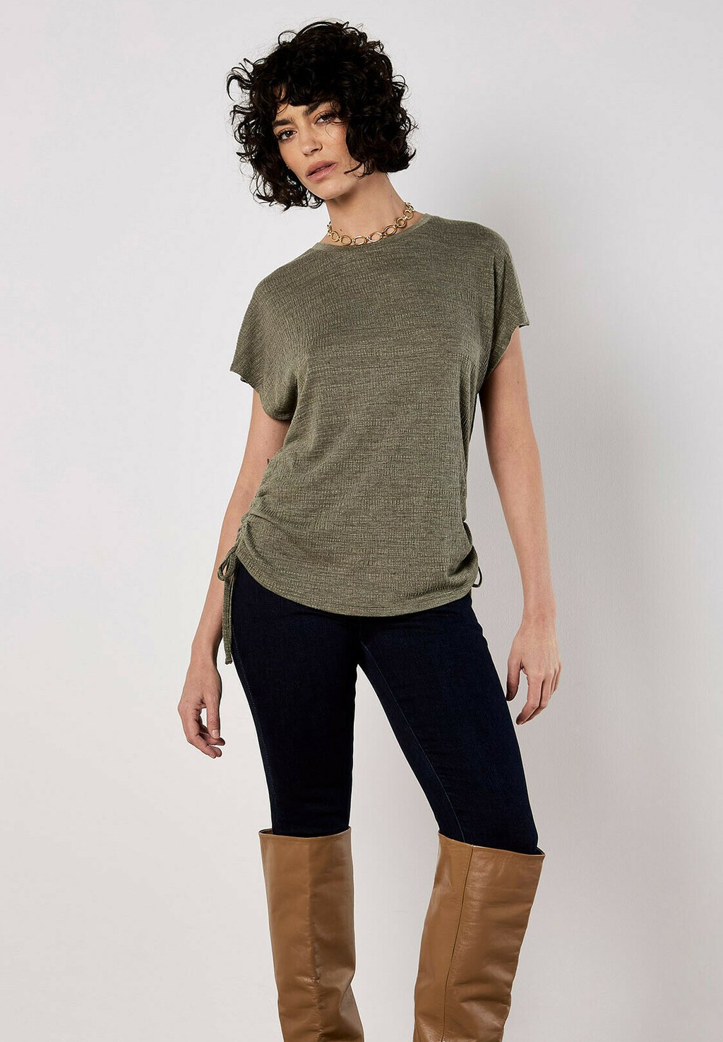 Футболка с принтом Apricot, хаки
Футболка с принтом Apricot, хаки