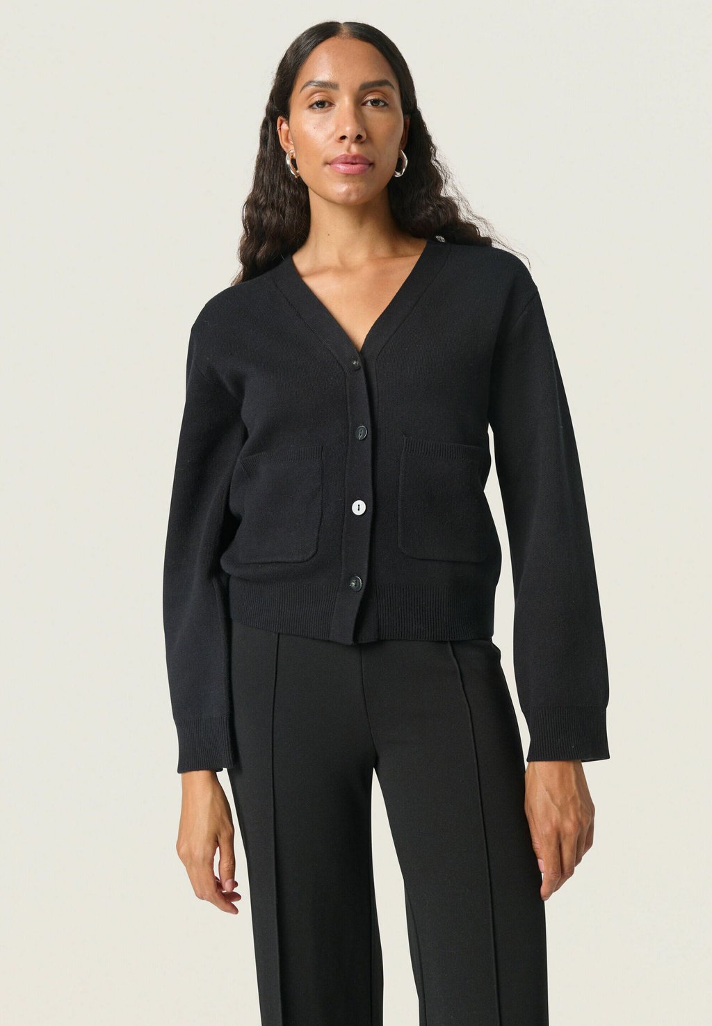 Кардиган CALISA Soaked in Luxury, черный
Кардиган CALISA Soaked in Luxury, черный