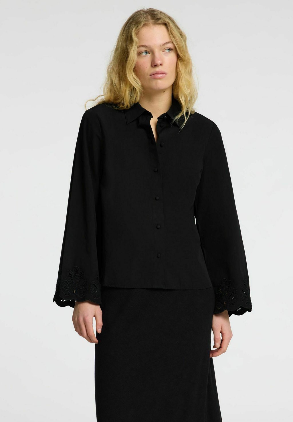 Блузка на пуговицах SLFDAHLIA BRODERI Selected Femme, черный 
Блузка на пуговицах SLFDAHLIA BRODERI Selected Femme, черный