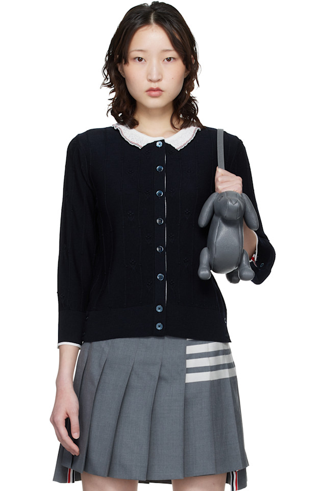 Кардиган из мериносовой шерсти с ажурной отделкой и узором «шампоны» Thom Browne, темно-синий
Кардиган из мериносовой шерсти с ажурной отделкой и узором «шампоны» Thom Browne, темно-синий