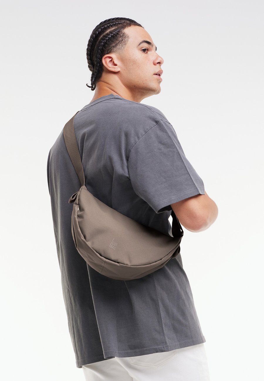 Сумка кросс-боди GOT BAG MOON BAG SMALL, Oyster/Dark Brown
Сумка кросс-боди GOT BAG MOON BAG SMALL, Oyster/Dark Brown