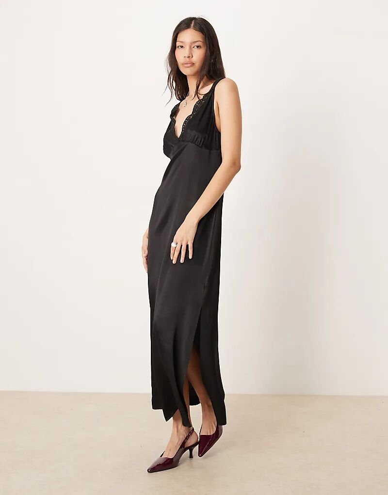 Платье миди из атласа ASOS DESIGN с V-образным вырезом и кружевом, черное
Платье миди из атласа ASOS DESIGN с V-образным вырезом и кружевом, черное