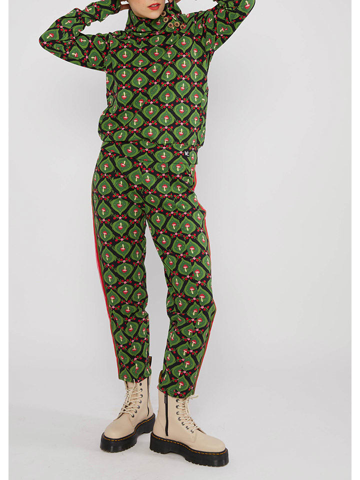 Зеленая толстовка Blutsgeschwister
Зеленая толстовка Blutsgeschwister