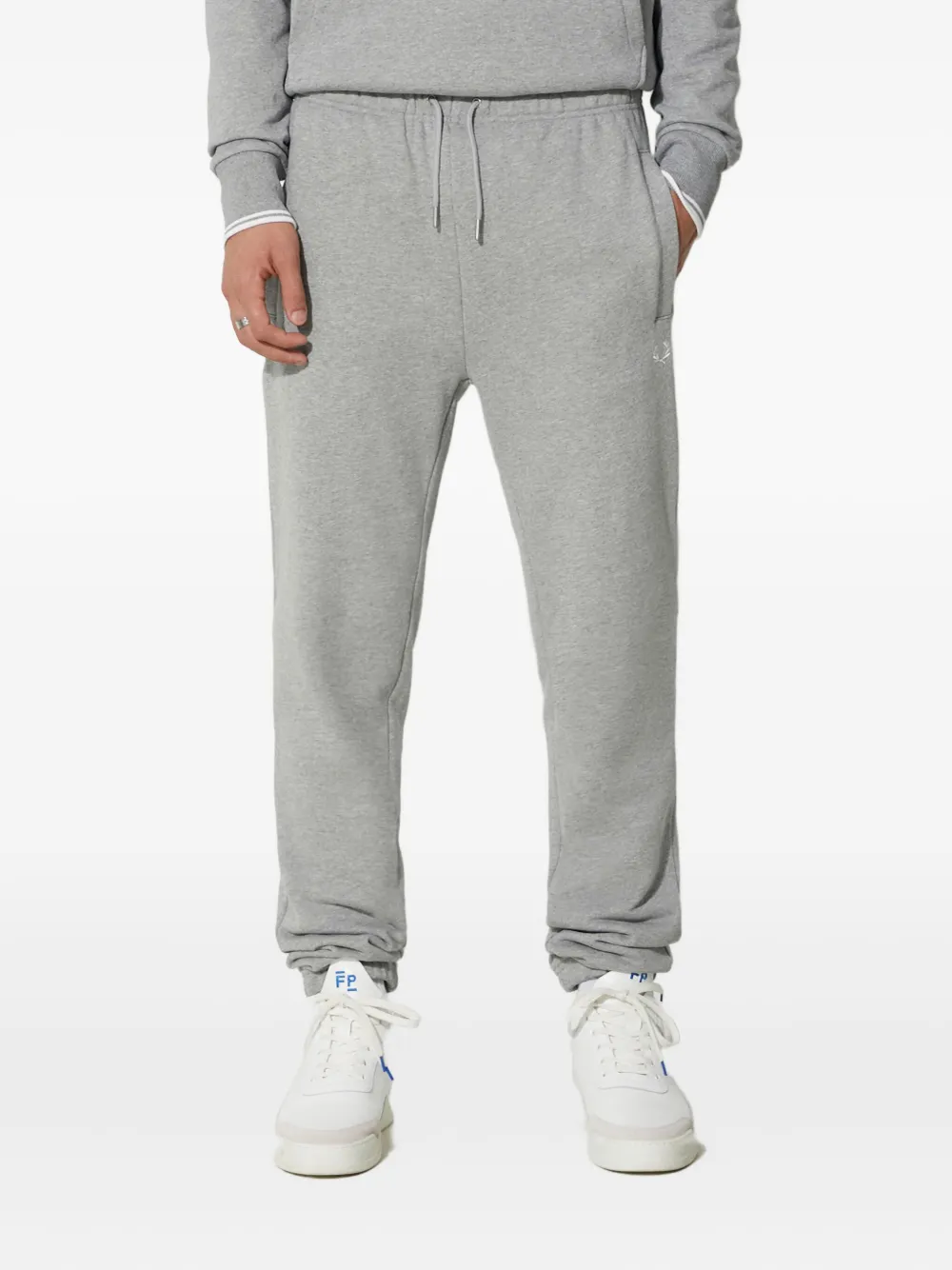 Брюки с вышитым логотипом Fred Perry, серый
Брюки с вышитым логотипом Fred Perry, серый