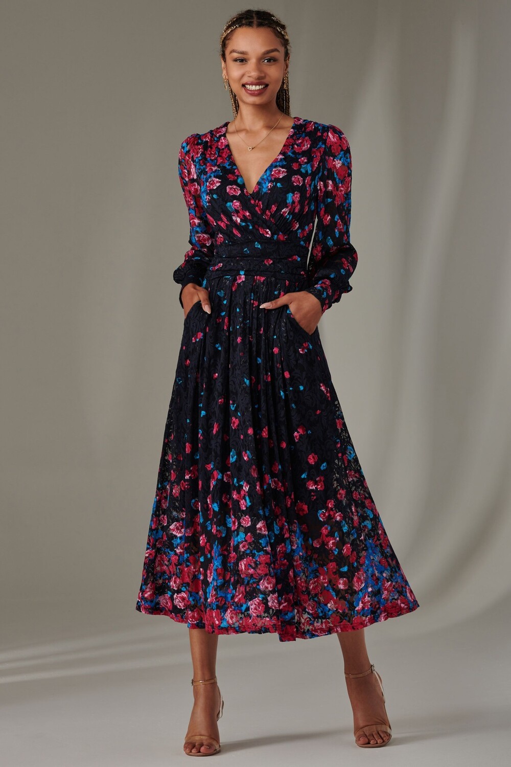 Длинное платье с симметричным принтом и кружевом Dalia Jolie Moi, розовый 
Длинное платье с симметричным принтом и кружевом Dalia Jolie Moi, розовый