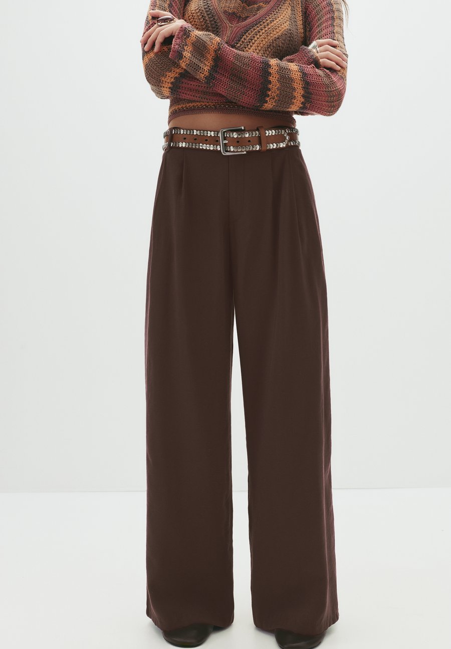 Брюки PULL&BEAR Trousers, Brown
Брюки PULL&BEAR Trousers, Brown