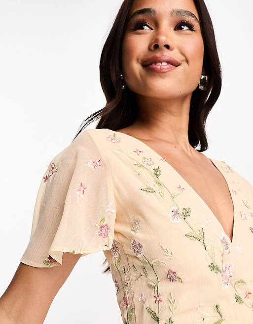Абрикосовое платье миди с развевающимися рукавами и вышивкой ASOS DESIGN Bridesmaid
Абрикосовое платье миди с развевающимися рукавами и вышивкой ASOS DESIGN Bridesmaid