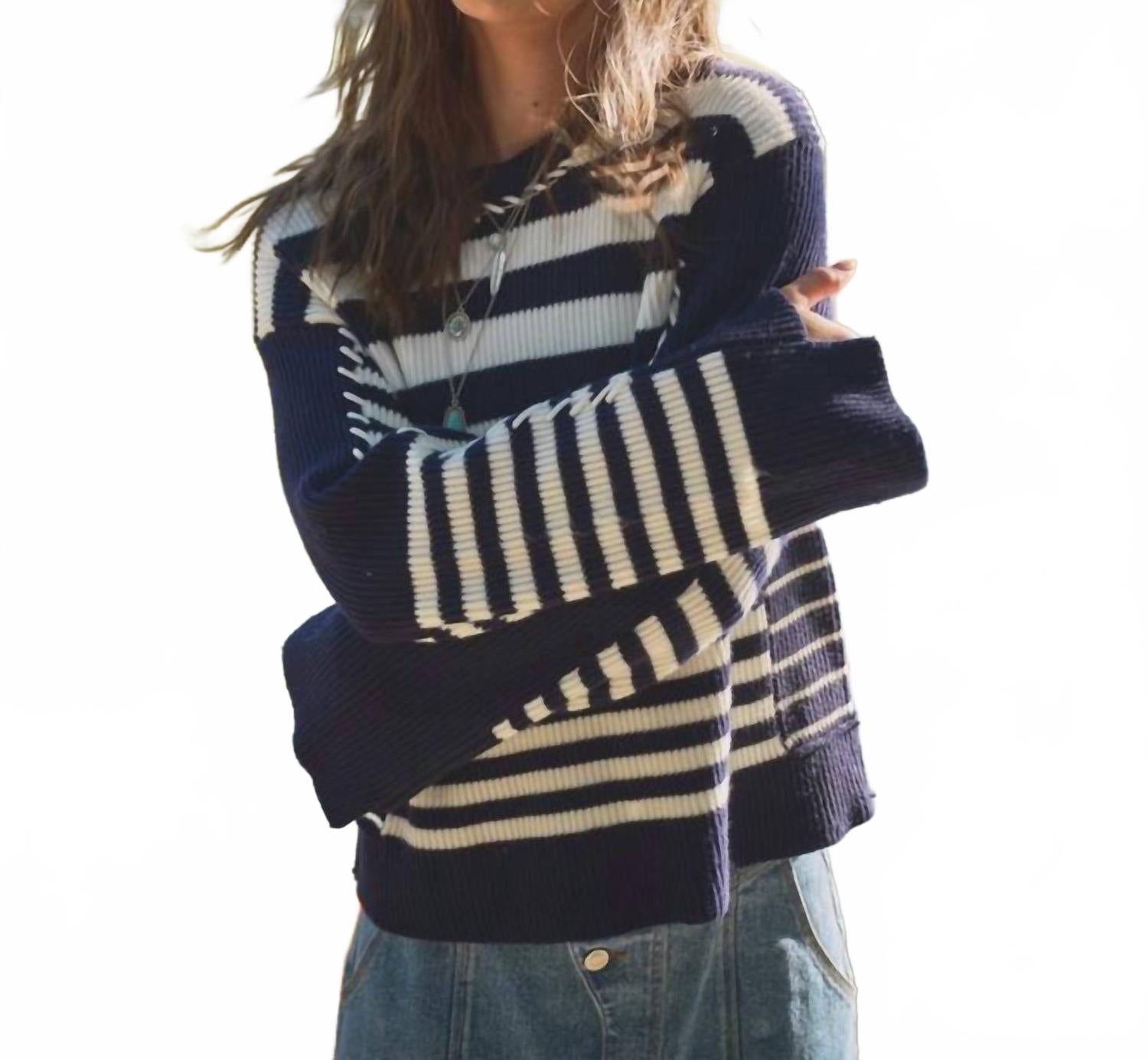 Многоцветный полосатый свитер в морском стиле в цвете темно-синий/белый Blue B
Многоцветный полосатый свитер в морском стиле в цвете темно-синий/белый Blue B
