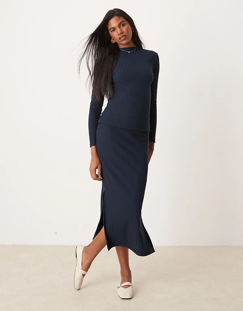 Лонгслив Vila с длинными рукавами и воротником-стойкой, темно-синего цвета
Лонгслив Vila с длинными рукавами и воротником-стойкой, темно-синего цвета