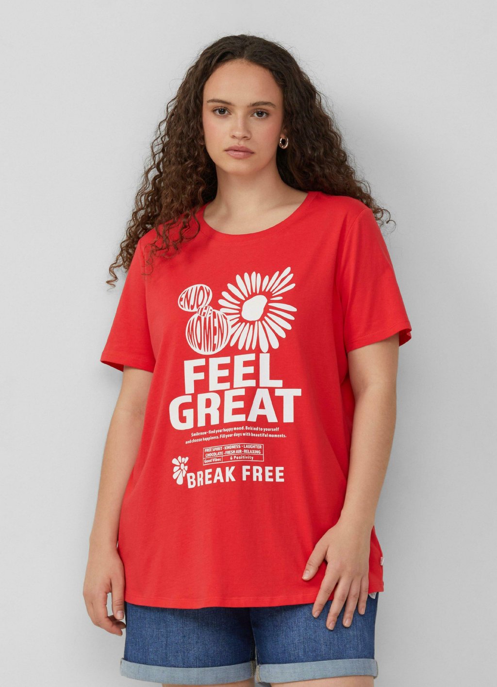 Футболка с принтом QS, красный
Футболка с принтом QS, красный