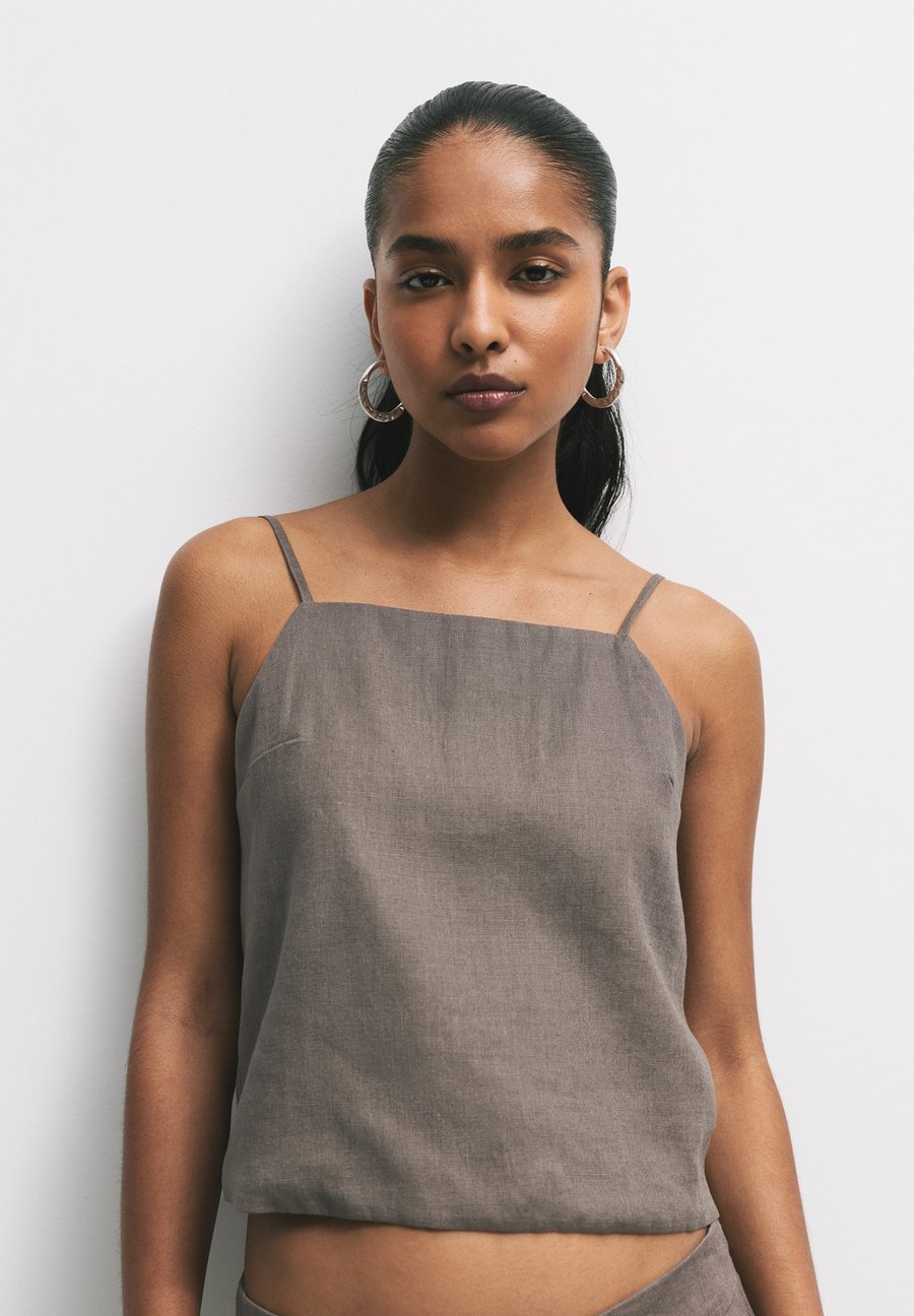 Топ PULL&BEAR Top, Taupe
Топ PULL&BEAR Top, Taupe