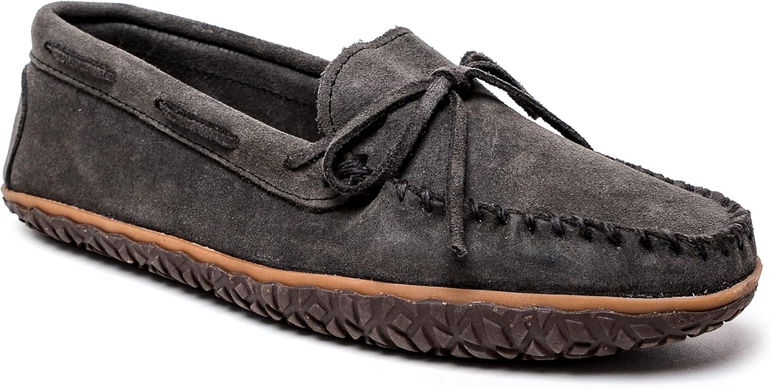 Мокасины Minnetonka Men's Tread из замши для мужчин - водоотталкивающие домашние и тапочки с резиновой подошвой MinnTREAD, серый
Мокасины Minnetonka Men's Tread из замши для мужчин - водоотталкивающие домашние и тапочки с резиновой подошвой MinnTREAD, серый