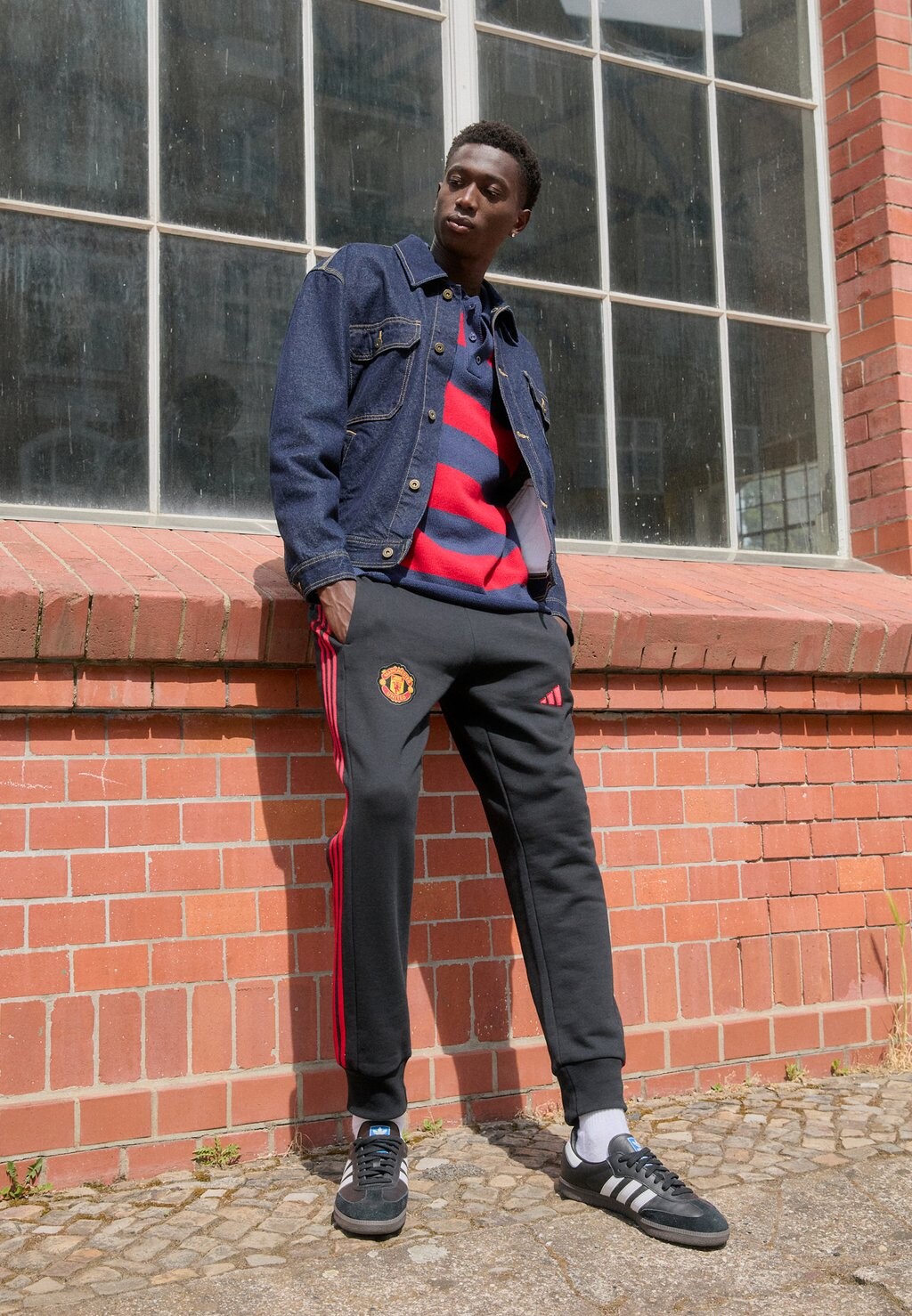 Спортивные брюки Manchester United Pant adidas Performance, черные
Спортивные брюки Manchester United Pant adidas Performance, черные